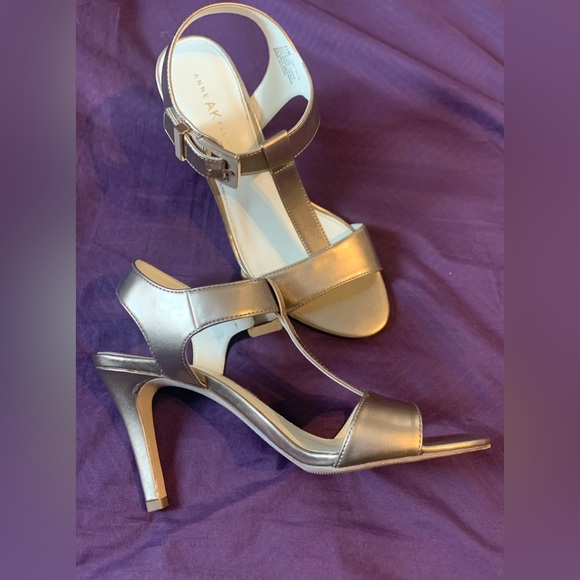 Anne Klein Shoes - EUC Anne Klein iflex metallic gold strappy sandals